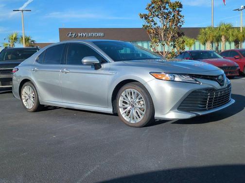 2019 Toyota Camry Hybrid XLE