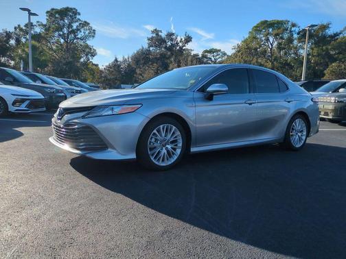 2019 Toyota Camry Hybrid XLE