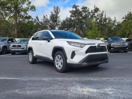 2020 Toyota RAV4 LE