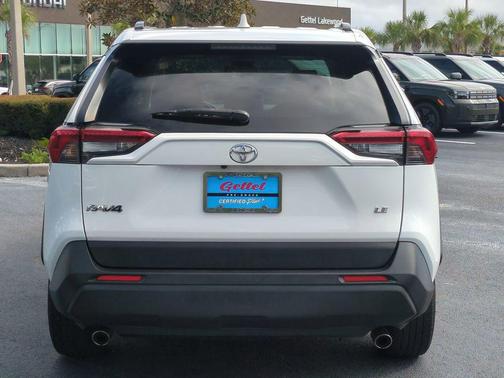 2020 Toyota RAV4 LE