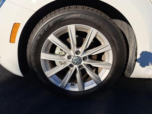 2018 Volkswagen Beetle 2.0T Coast