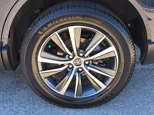 2022 Toyota Venza LE