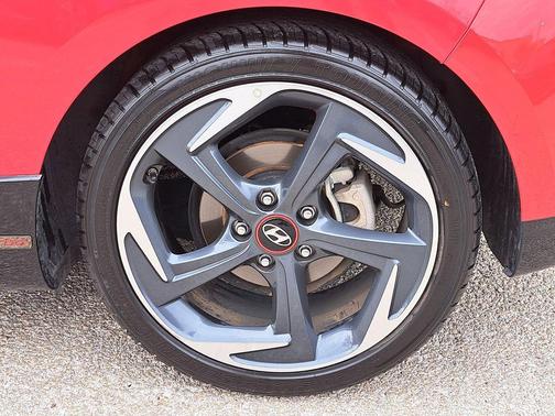 2020 Hyundai Veloster Base