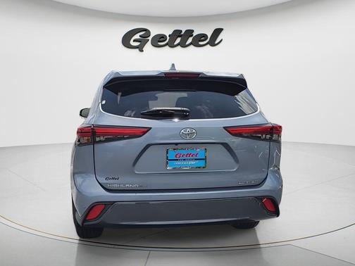 Moon Dust 2023 Toyota Highlander Limited