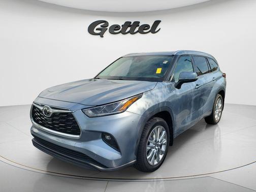 Moon Dust 2023 Toyota Highlander Limited