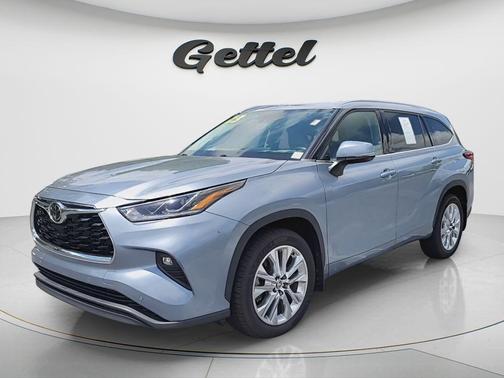 Moon Dust 2023 Toyota Highlander Limited