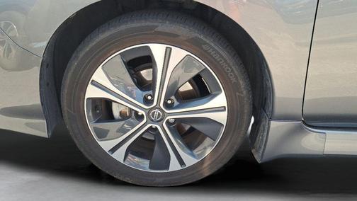 Gun Metallic 2022 Nissan Leaf SV 40 kWh