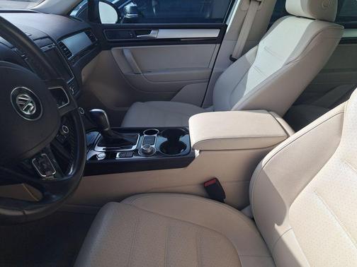 2016 Volkswagen Touareg VR6 Sport