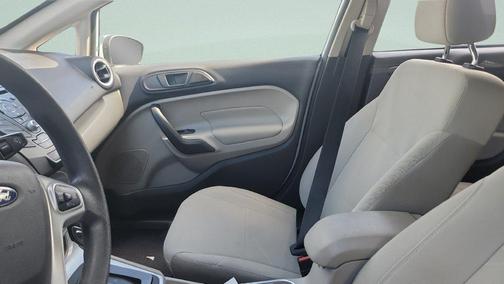 Oxford White 2019 Ford Fiesta SE
