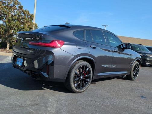 2023 BMW X4 M40i