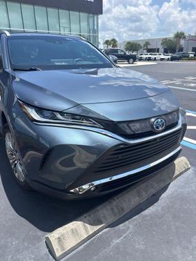 Coastal Gray Metallic 2023 Toyota Venza Limited
