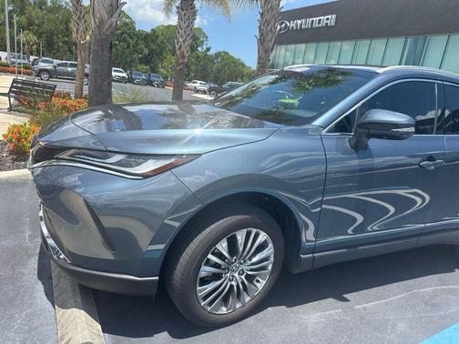 Coastal Gray Metallic 2023 Toyota Venza Limited