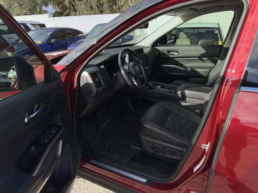 2024 Nissan Pathfinder Platinum 4WD