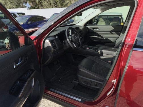 2024 Nissan Pathfinder Platinum 4WD