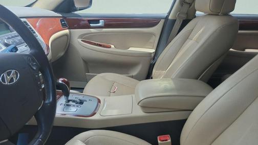 Caspian Black 2014 Hyundai Genesis 3.8