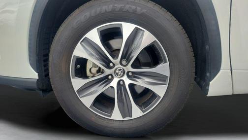 Blizzard Pearl 2021 Toyota Highlander Hybrid XLE