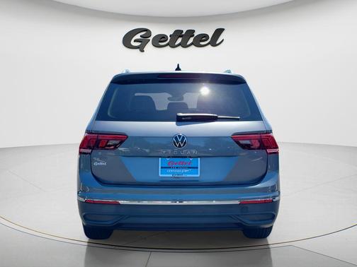 Platinum Gray Metallic 2023 Volkswagen Tiguan 2.0T SE