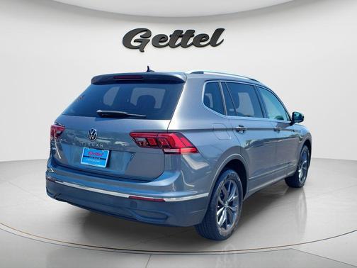 Platinum Gray Metallic 2023 Volkswagen Tiguan 2.0T SE