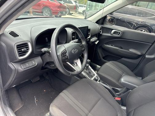 Shimmering Silver 2024 Hyundai VENUE SEL