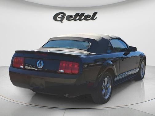 2007 Ford Mustang Deluxe