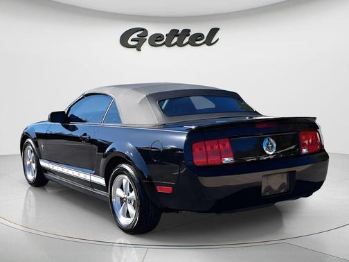 2007 Ford Mustang Deluxe