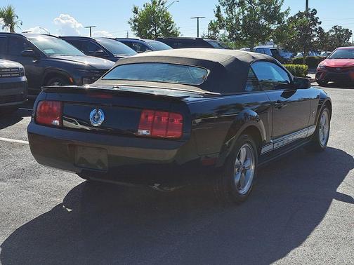 2007 Ford Mustang Deluxe