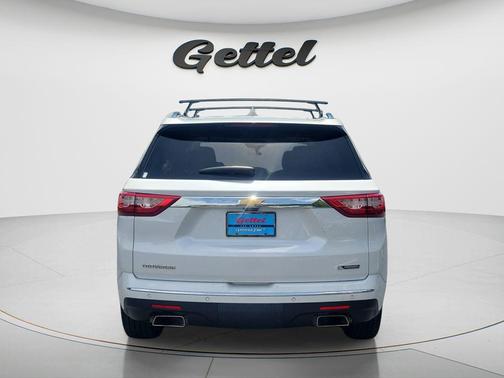 Iridescent Pearl Tricoat 2018 Chevrolet Traverse Premier