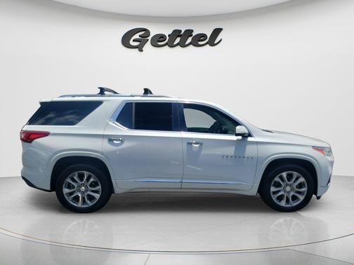Iridescent Pearl Tricoat 2018 Chevrolet Traverse Premier