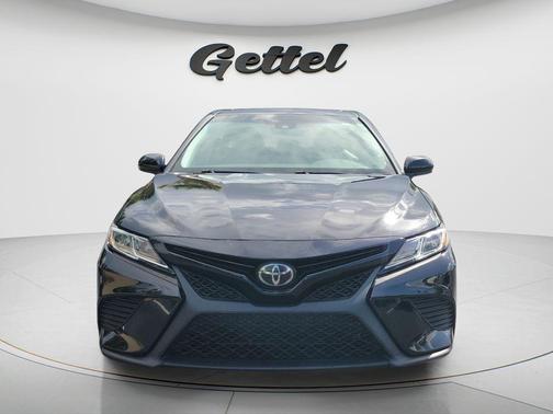 Midnight Black Metallic 2018 Toyota Camry SE