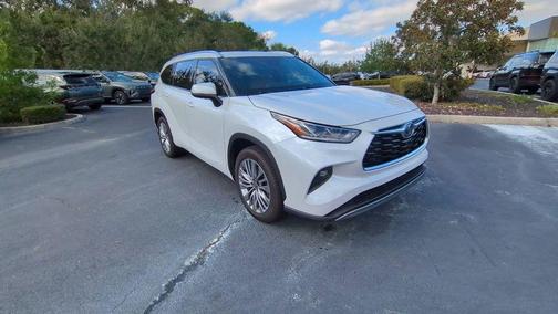 2022 Toyota Highlander Hybrid Platinum