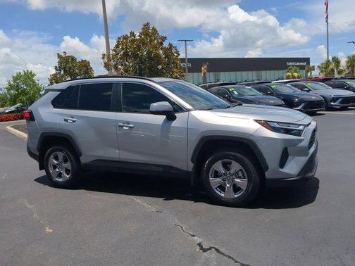 2022 Toyota RAV4 XLE