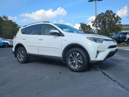 2017 Toyota RAV4 Hybrid XLE