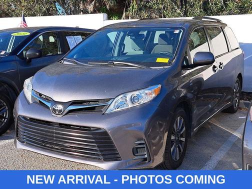 2018 Toyota Sienna LE