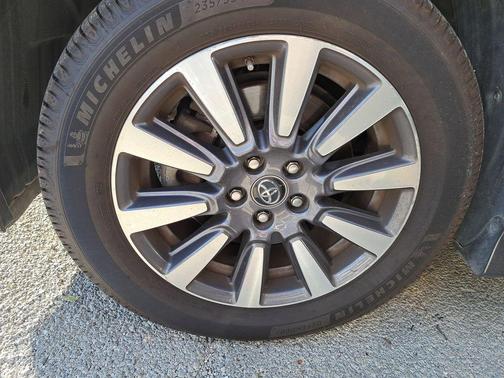 2018 Toyota Sienna LE