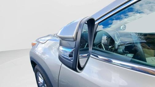 2016 Toyota Highlander Limited Platinum