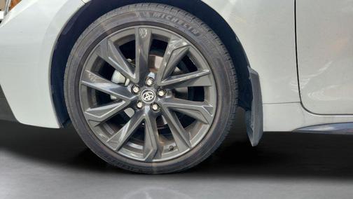 Wind Chill Pearl/Midnight Black Metallic 2025 Toyota Corolla XSE