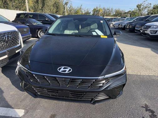 2025 Hyundai ELANTRA Limited