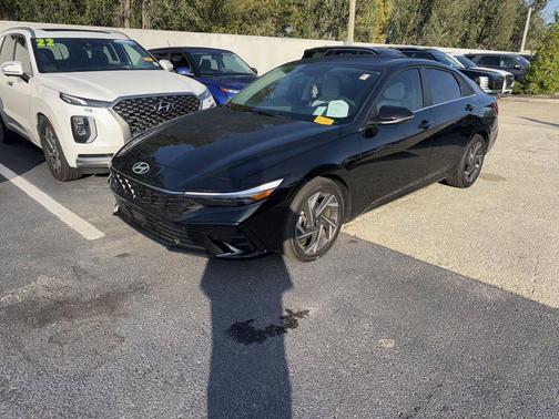 2025 Hyundai ELANTRA Limited