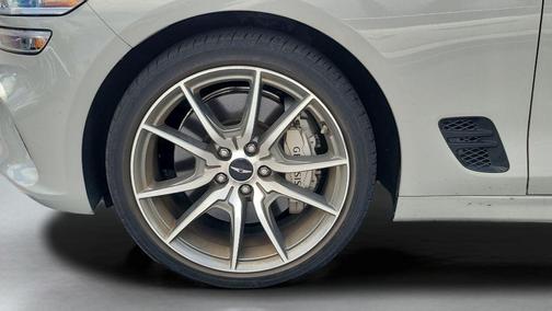 Vatna Gray 2025 Genesis G70 2.5T RWD