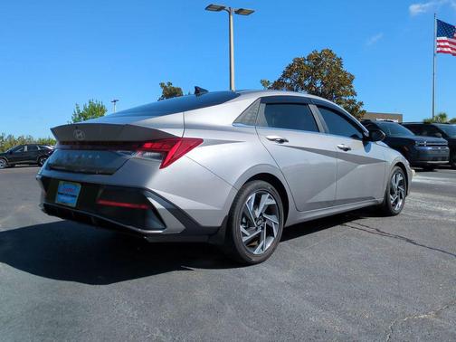 2025 Hyundai ELANTRA SEL