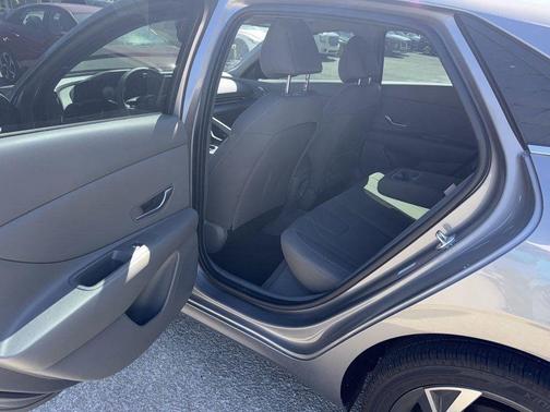 2025 Hyundai ELANTRA SEL