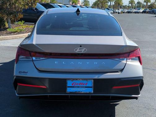 2025 Hyundai ELANTRA SEL