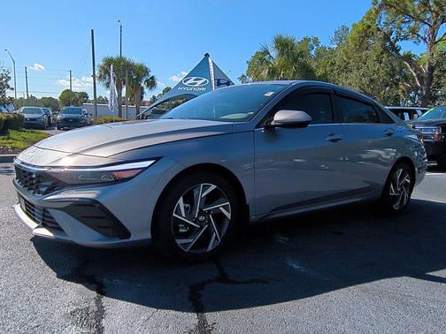 2025 Hyundai ELANTRA SEL