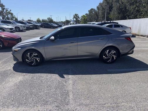 2025 Hyundai ELANTRA SEL