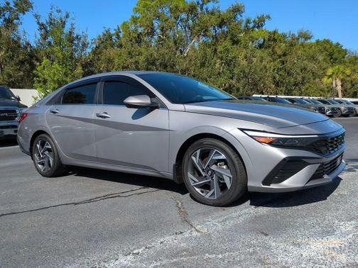 2025 Hyundai ELANTRA SEL