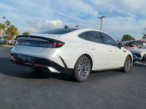 2024 Hyundai SONATA Hybrid SE