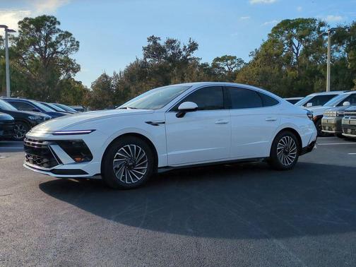 2024 Hyundai SONATA Hybrid SE