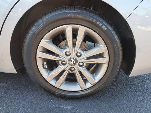 2017 Hyundai ELANTRA Value Edition