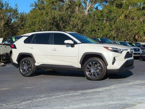 2022 Toyota RAV4 Hybrid XLE Premium