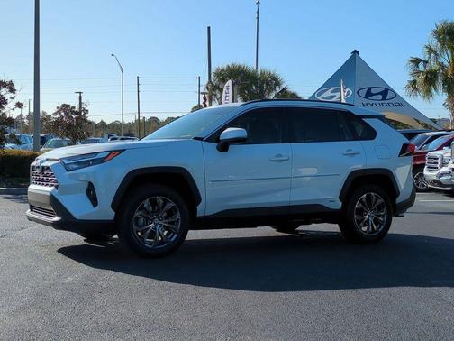 2022 Toyota RAV4 Hybrid XLE Premium